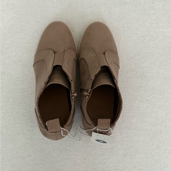 Women's Kolie Microsuede Wedge Sneaker Size 9 - Picture 4 of 8